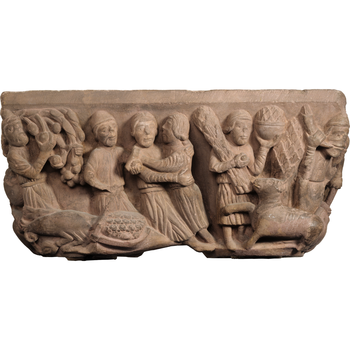 Kapitell aus Sandstein mit Figuren-Relief