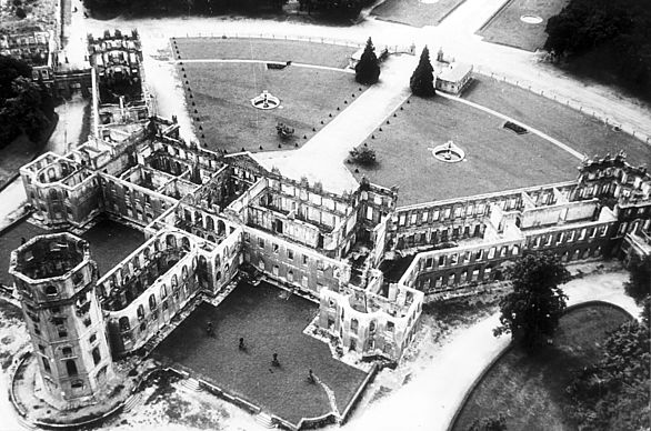 Das zerstörte Karlsruher Schloss nach dem zweiten Weltkrieg