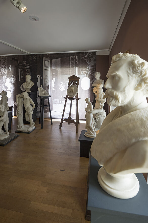 Einblick in das Atelier des Hofbildhauers Josef von Kopf