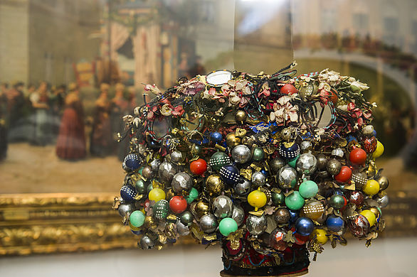 Colorfully hung bridal wreath of the 19th century from the Black Forest