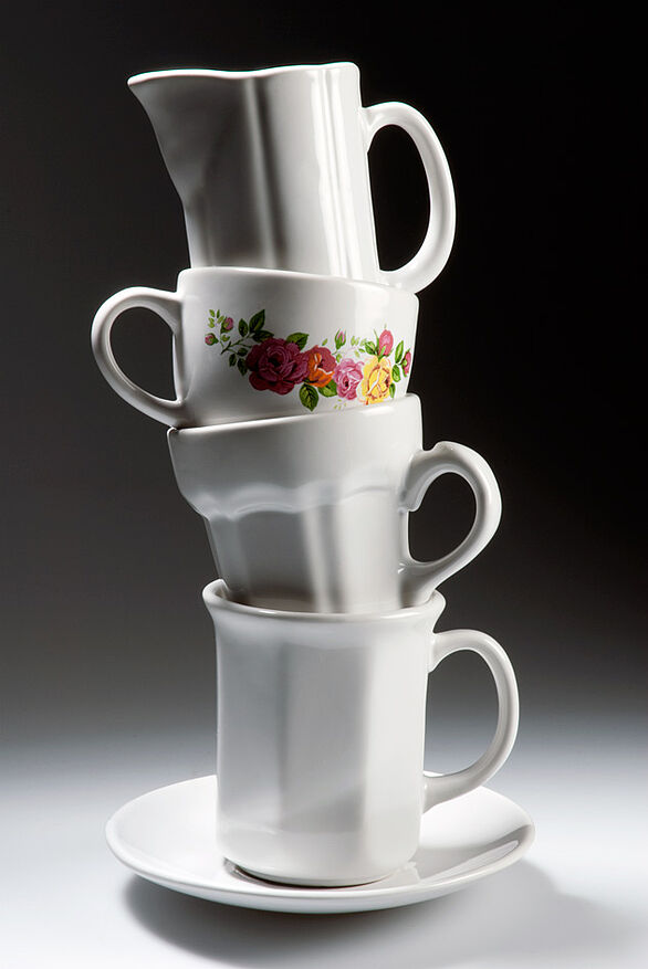 Vase aus einzelnen Tassen