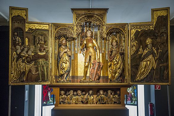 Weisweiler Altar mit verschiedenen Darstellungen
