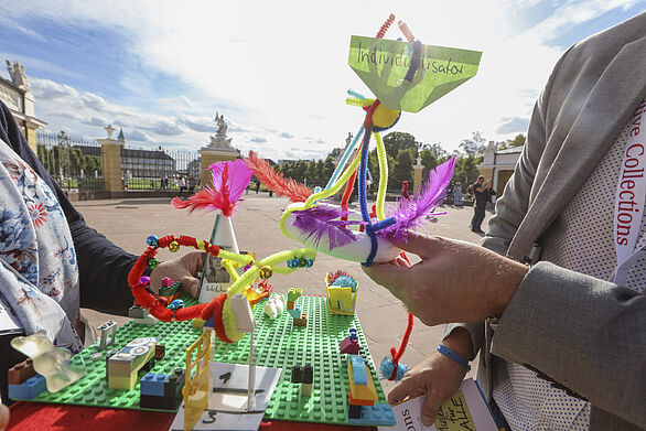 Treffen des Bürgerbeirats vor dem Schloss Karlsruhe