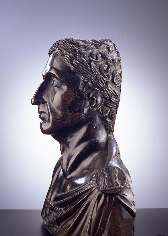 Side view of the bust of a male person