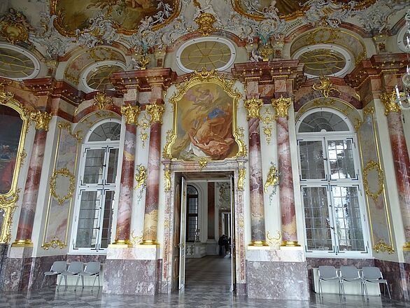 Prachtvolle Innenansicht des Schloss Bruchsal