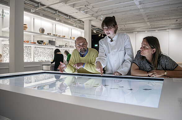 Einblick in die digitale und analoge Ausstellung Archäologie in Baden