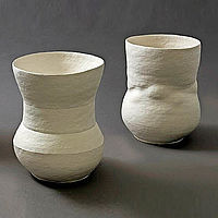 weiße Keramikgefäße