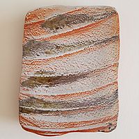 Keramik mit matten erdigen Farben