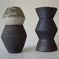 Vasen mit grob verstrichener Oberfläche