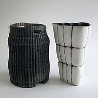 schmale Keramikgefäße