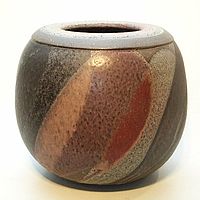 Keramikgefäß mit breitem Farbspektrum