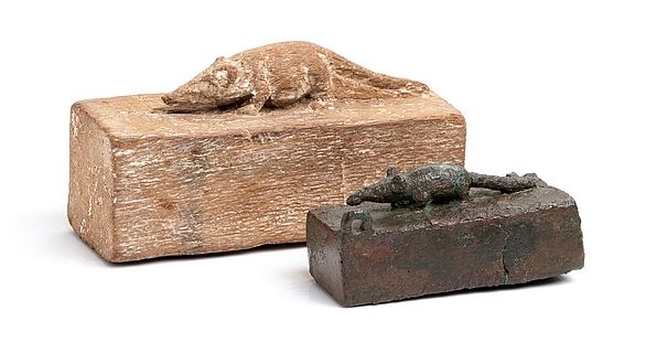 Spitzmaussärge aus Bronze und Holz