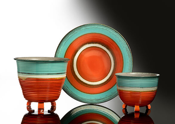 Drei Keramiken in Türkis und Orange