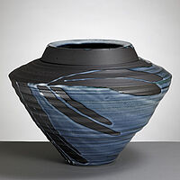 Vase schwarz-blaue geriffelte Vase