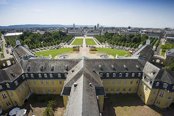 Blick vom Schlossturm auf das Schloss und Schlossplatz