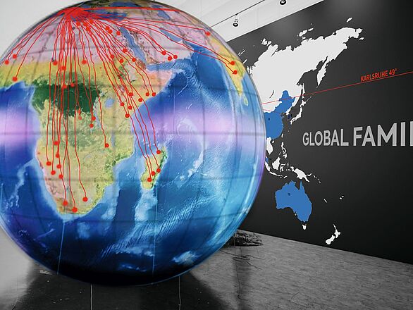 Weltkugel in der Ausstellung Global Family