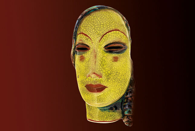 Maske einer Frau aus Keramik