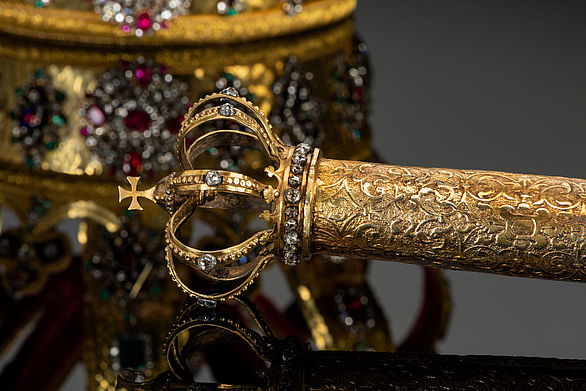 Detail des badischen Zepters, Krone mit Diamanten besetzt