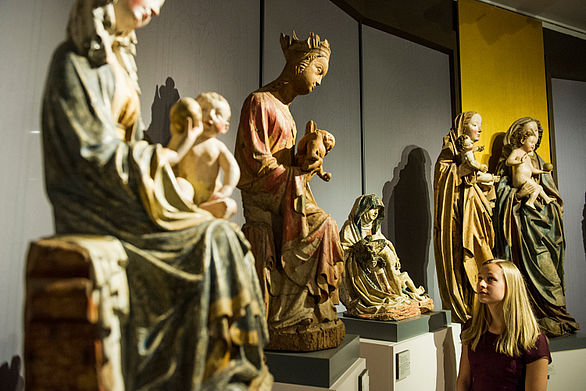 Statuen aus der Mittelalter-Ausstellung