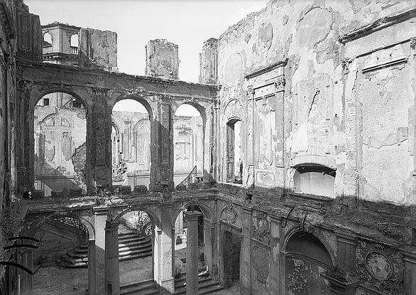 Foto des zerstörten Marmorsaals 1945