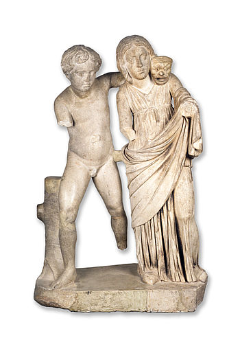 Skulpturengruppe mit einem Jungen und einem Mädchen