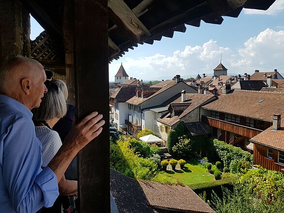 Blick von der historischen Stadtmauer auf Murten. Foto: Schüly