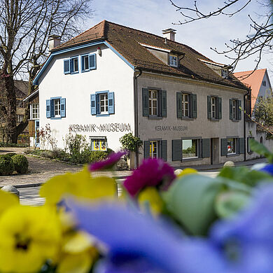 Exterior view of the Staufen Ceramics Museum with flowers in front of it