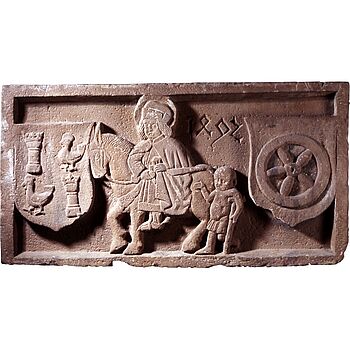 Sandsteinrelief mit einer Darstellung vom Heiligen Martin, der ein Stück seines Mantels abtrennt, um es einemBedürftigen zu geben.