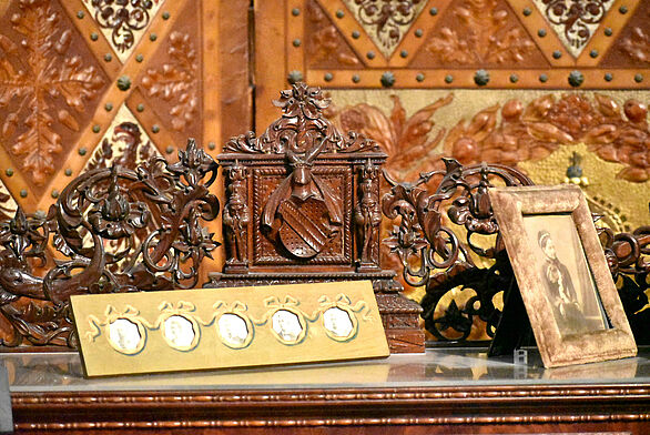 Detail of the desk of Grand Duke Leopold and his successor Friedrich I, mahogany on oak, probably Karlsruhe around 1845-1850 © Badisches Landesmuseum