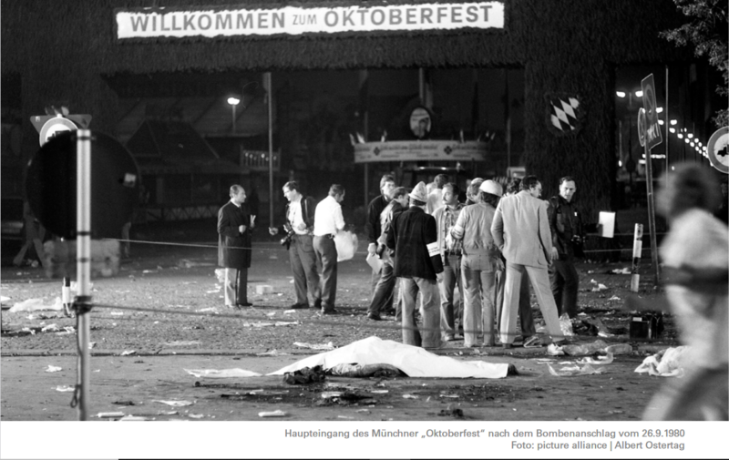 Haupteingang des Münchner „Oktoberfest“ nach dem Bombenanschlag vom 26.9.1980