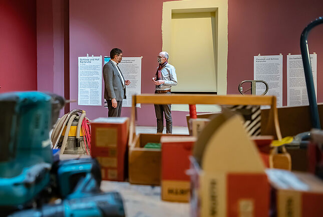 Museumsdirektor Eckart Köhne und Oliver Morr, Leitung Restaurierung, auf der Baustelle "Schloss und Hof: Der Thronsaal – neu präsentiert", Foto: ARTIS – Uli Deck