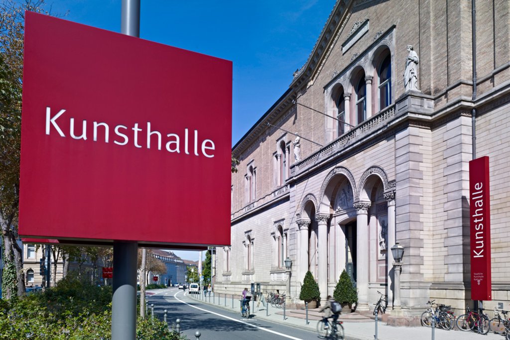 View of the entrance to the Staatliche Kunsthalle