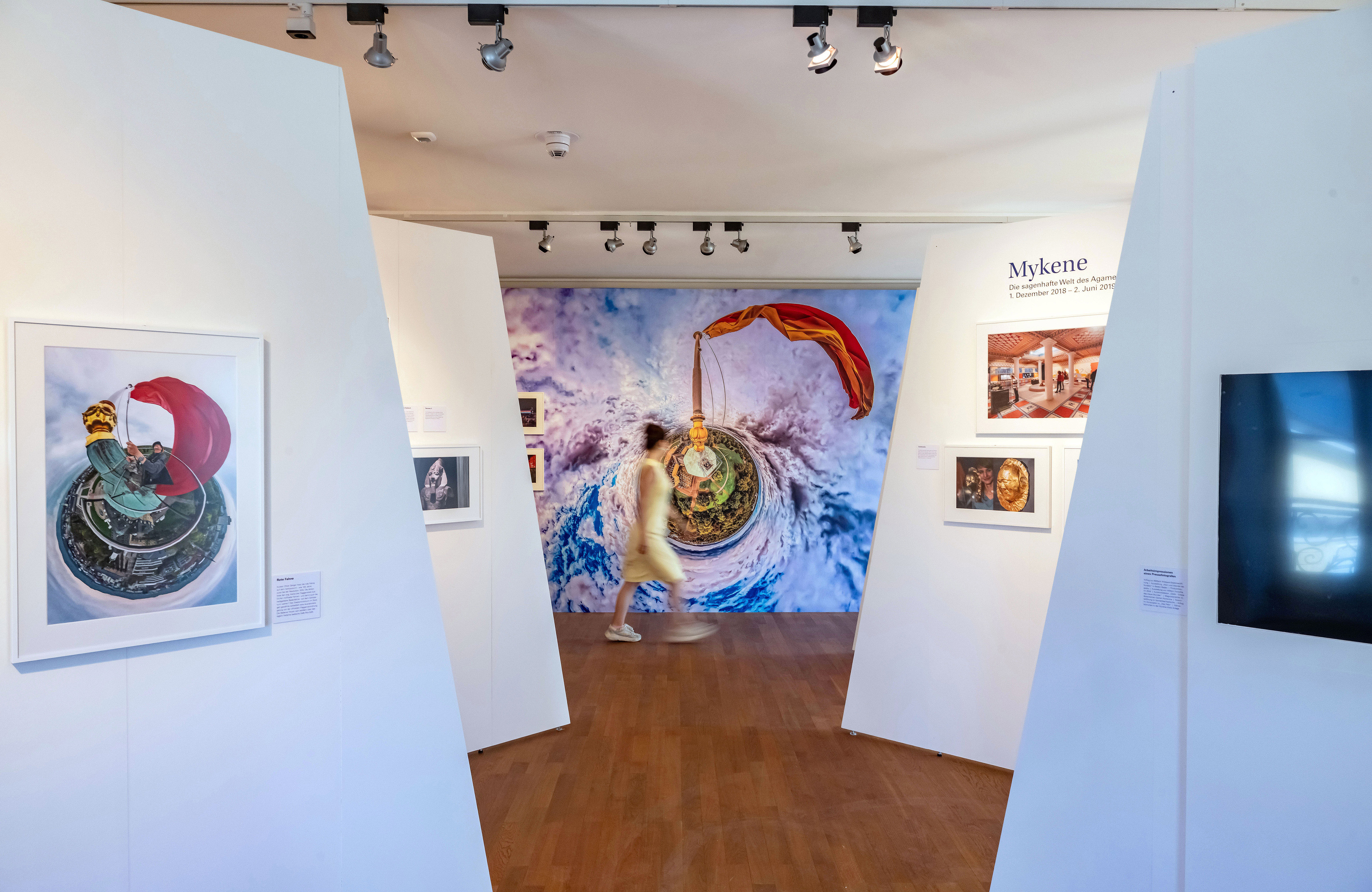 Blick in die Ausstellung „Unvergängliche Augenblicke – Fotografien von Uli Deck“ 